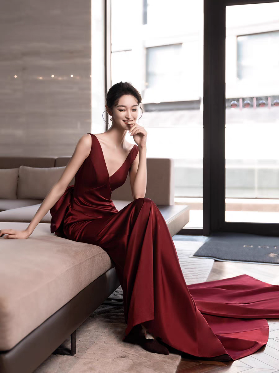 Bailebelle Fashion New banquet evening dress simple sleeveless satin host concert performance fashion long black and Red image 9