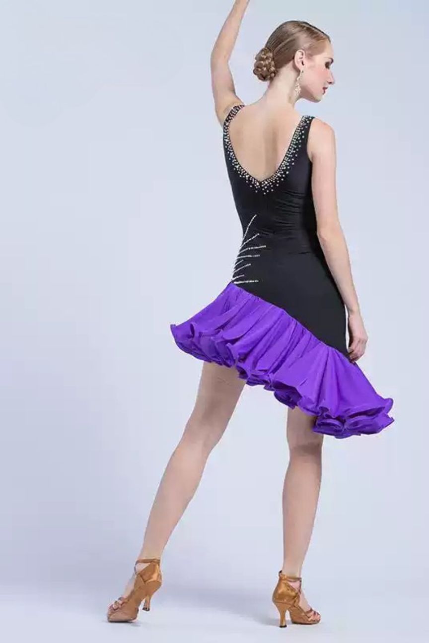 new Latin dance dress adult female performance competition dance skirt sexy V-neck performance costume dance skirt
Customized products
Invoicing available
¥
588 image 3