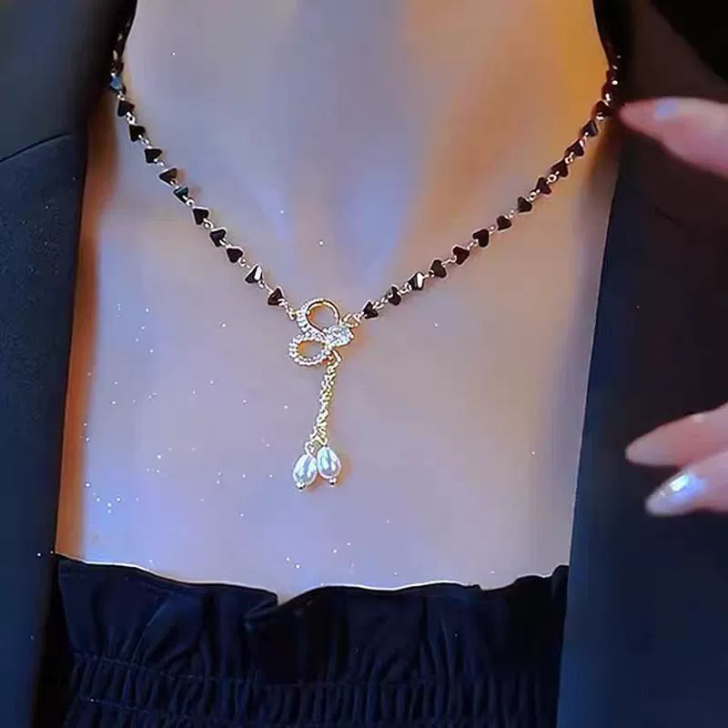 lack Crystal Bow Necklace – Trendy Feminine Collarbone Chain 2025